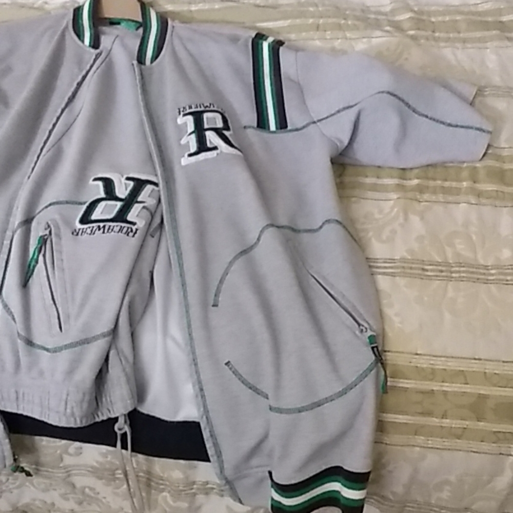 Two-piece jogging suit